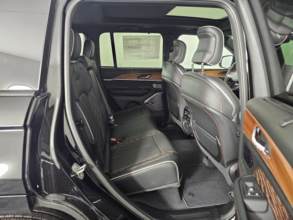 New 2026 Jeep Grand Cherokee Summit w/ Obsidian Package AWD/4WD image 36