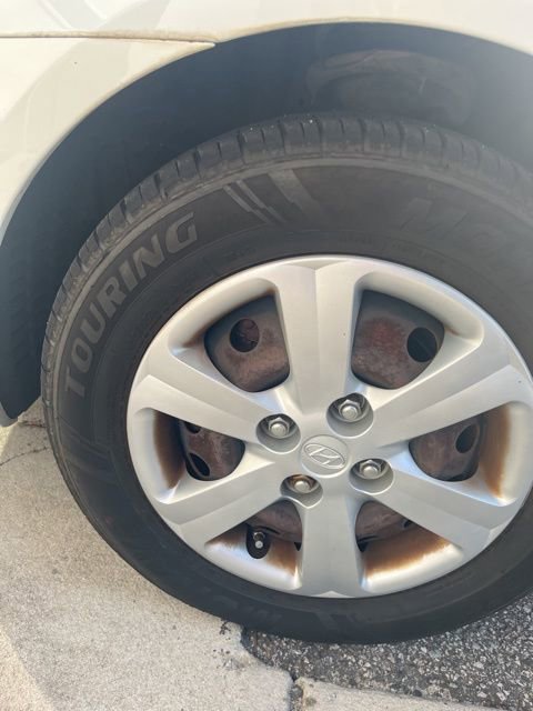 Used 2010 Hyundai Accent GLS image 9