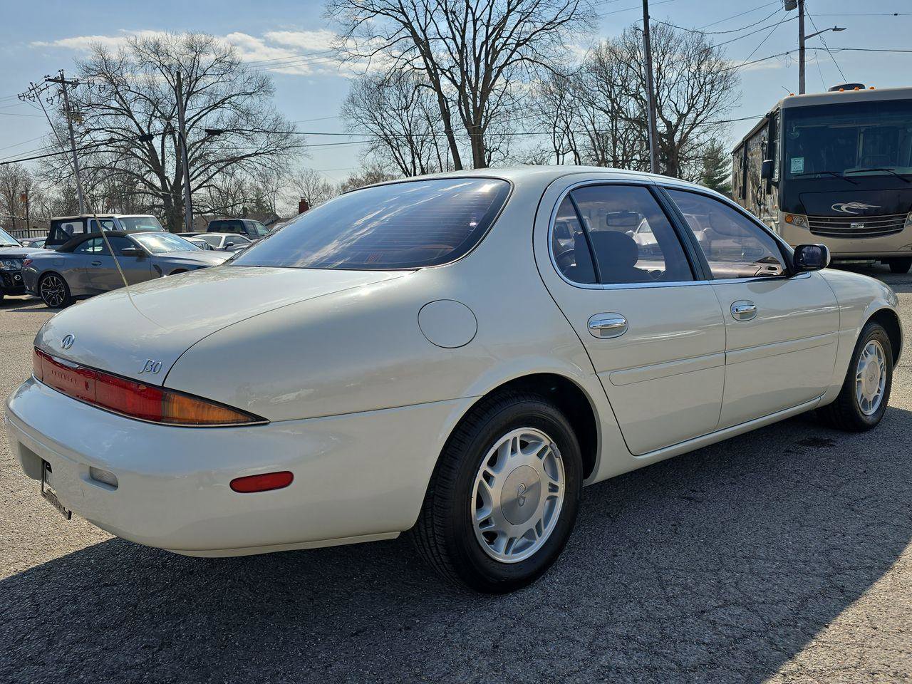 Used 1997 INFINITI J30 RWD image 2