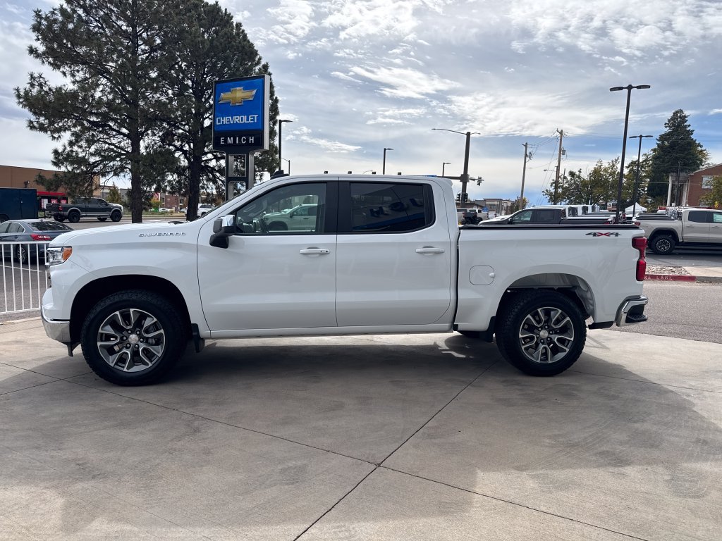 Used 2024 Chevrolet Silverado 1500 LT AWD/4WD image 2