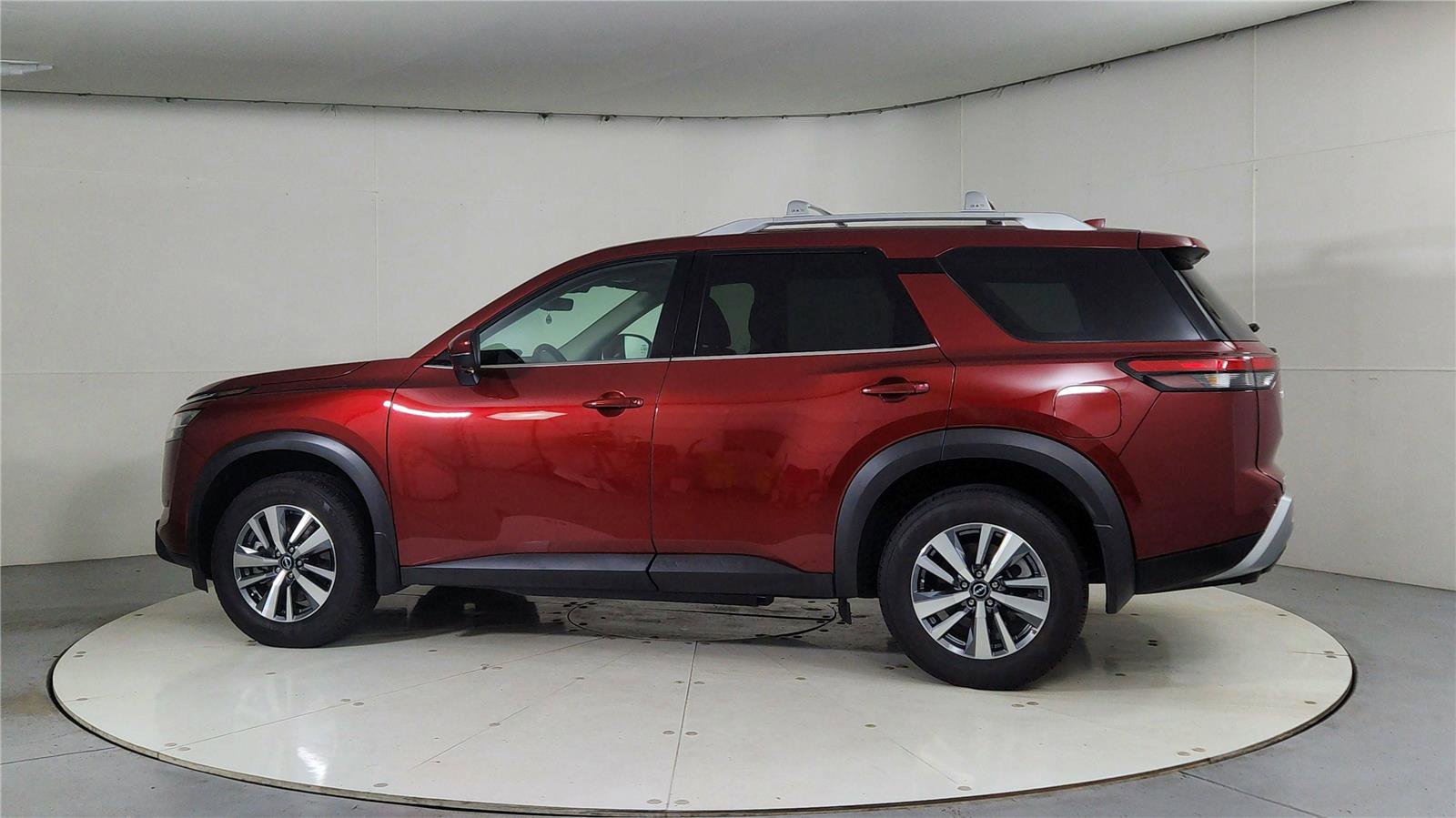 Used 2024 Nissan Pathfinder SL image 4