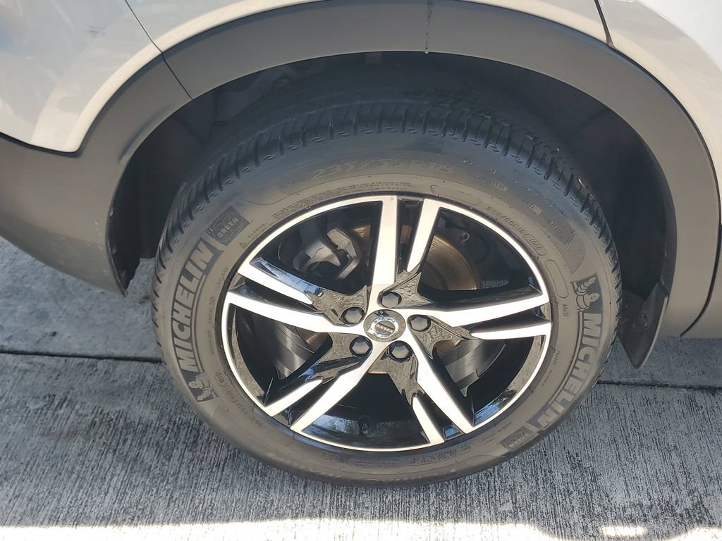 Certified 2023 Volvo XC40 B4 Core w/ Convenience Package FWD image 7