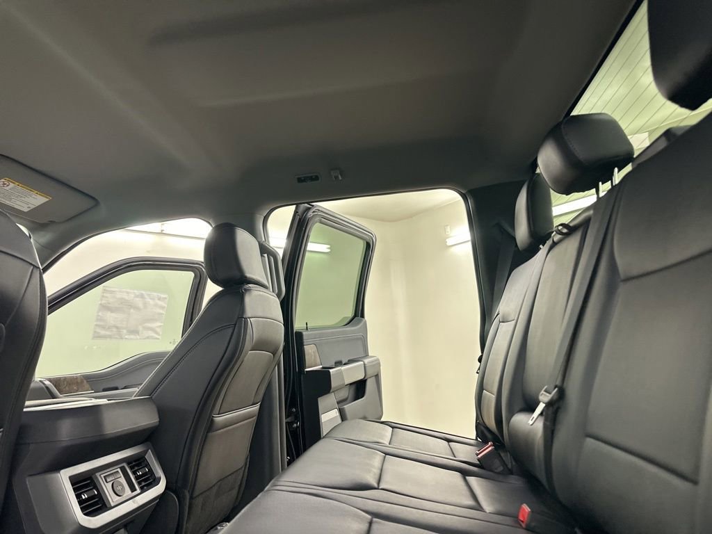 New 2026 Ford F250 Lariat w/ Black Appearance Package image 27