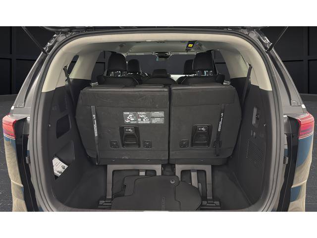 Used 2024 Kia Carnival LX FWD image 26