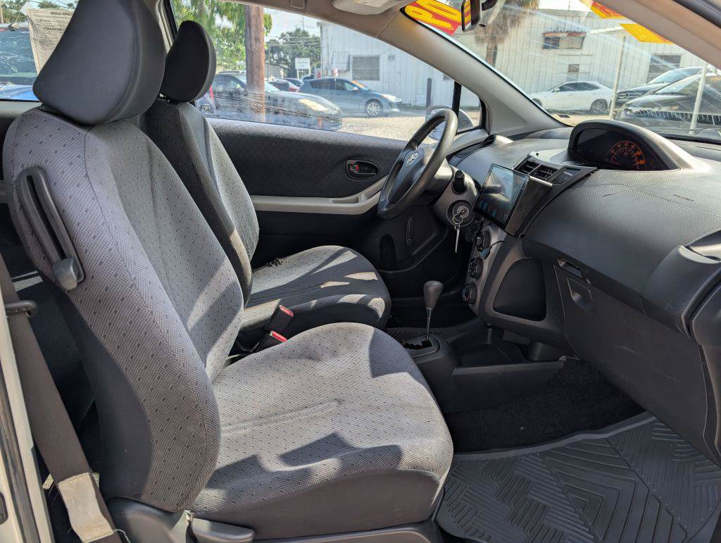 Used 2009 Toyota Yaris 2-Door Hatchback FWD image 13