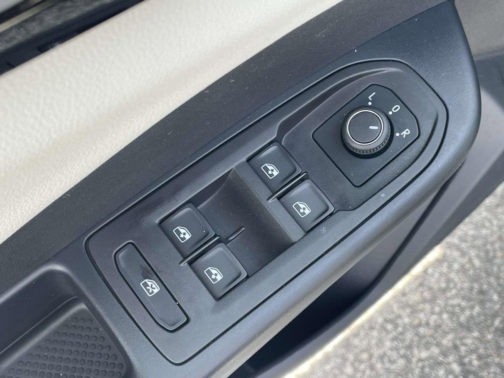 Used 2025 Volkswagen Taos S FWD image 15