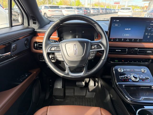 Used 2023 Lincoln Nautilus Reserve w/ Luxury Package AWD/4WD image 15