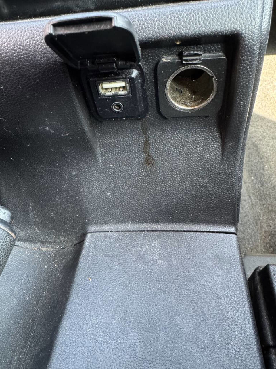 Used 2015 MAZDA MAZDA5 Touring image 23