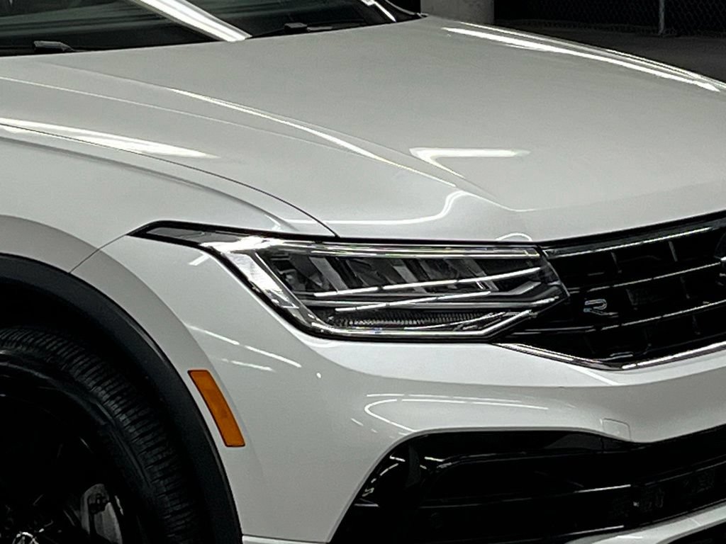 Certified 2023 Volkswagen Tiguan SE R-Line FWD image 42