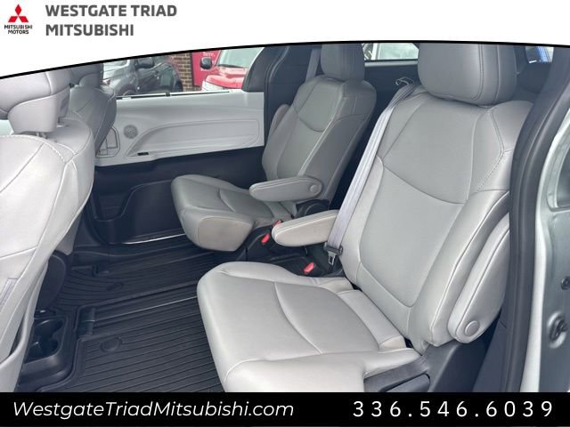 Used 2025 Toyota Sienna XLE FWD image 18