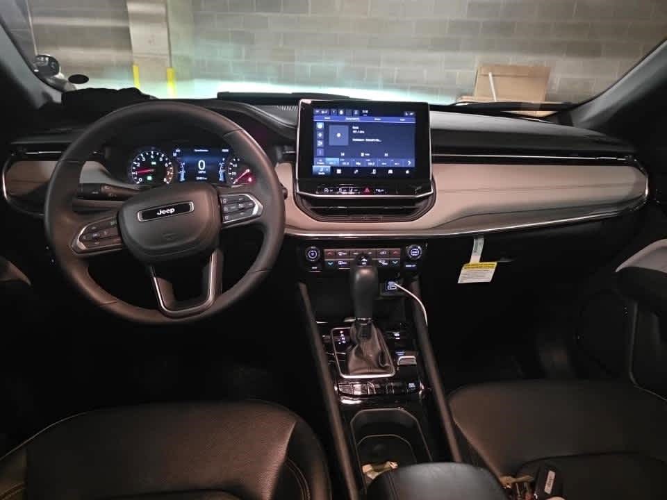 Used 2024 Jeep Compass Limited image 7
