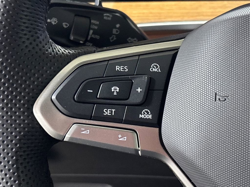 Used 2025 Volkswagen Tiguan SEL R-Line AWD/4WD image 29