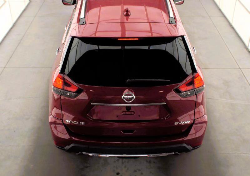 Used 2017 Nissan Rogue SV AWD/4WD image 4