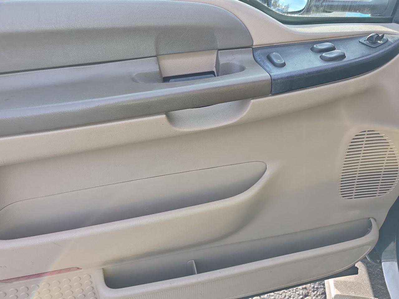 Used 2001 Ford F550 4x4 Regular Cab Super Duty image 5