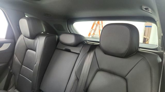 Used 2025 Porsche Cayenne w/ Premium Package image 29