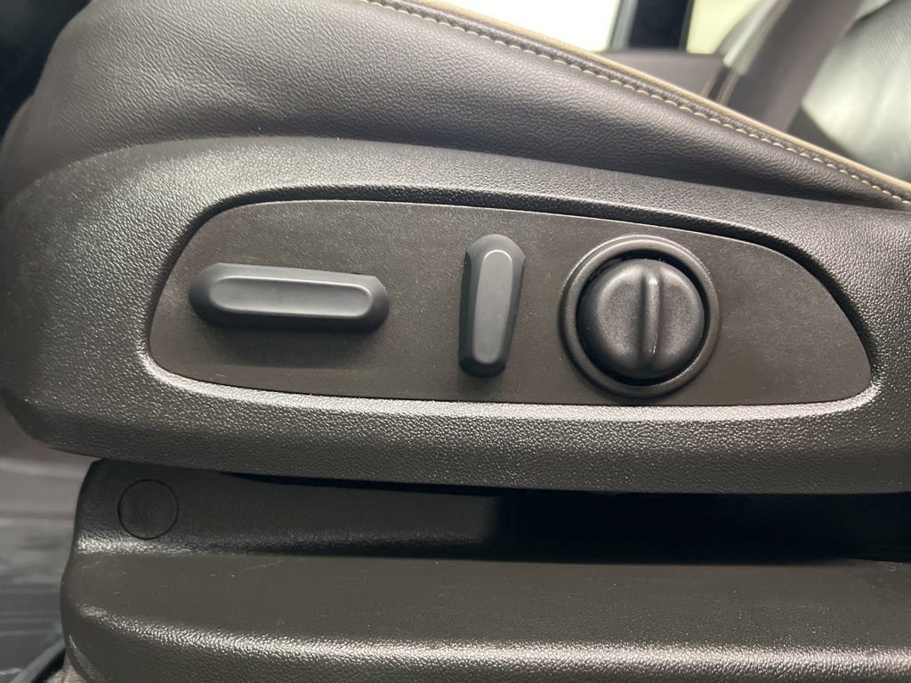 Used 2022 Chevrolet Traverse Premier AWD/4WD image 28