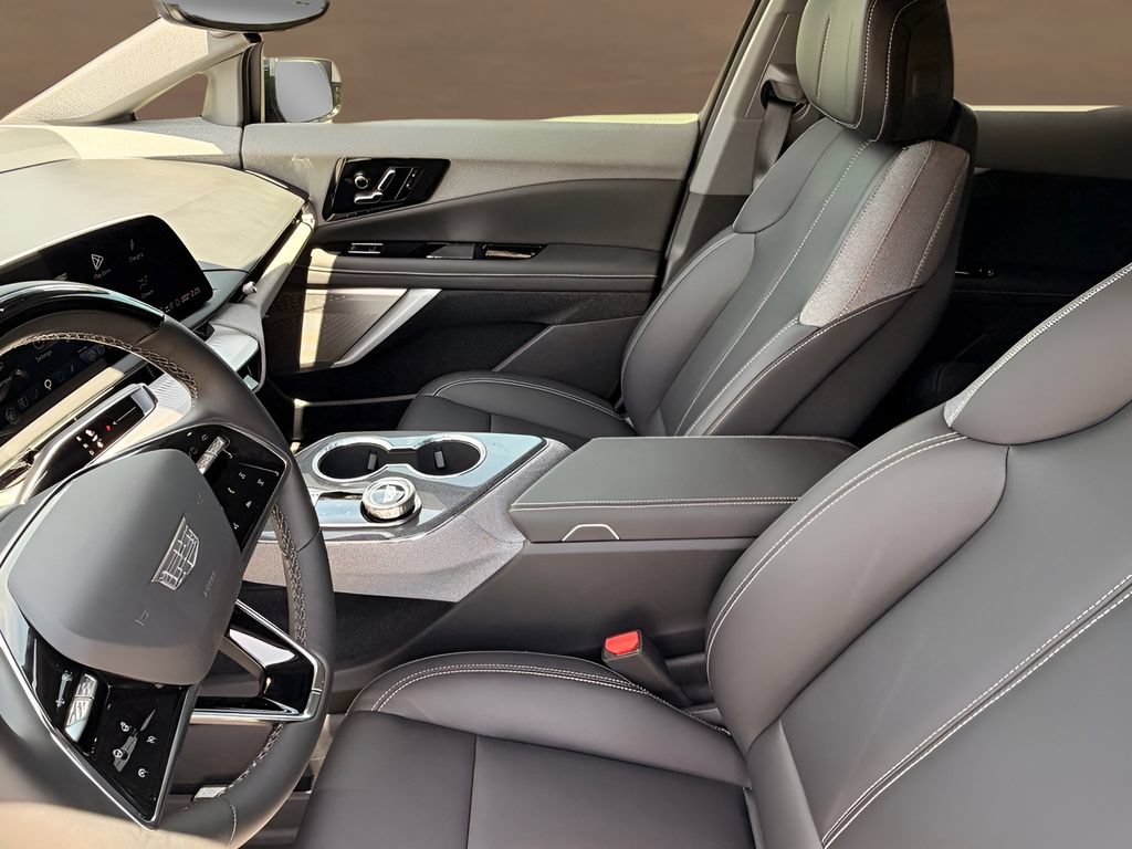 New 2026 Cadillac Optiq Luxury 1 w/ LPO, Floor Liner Package AWD/4WD image 8
