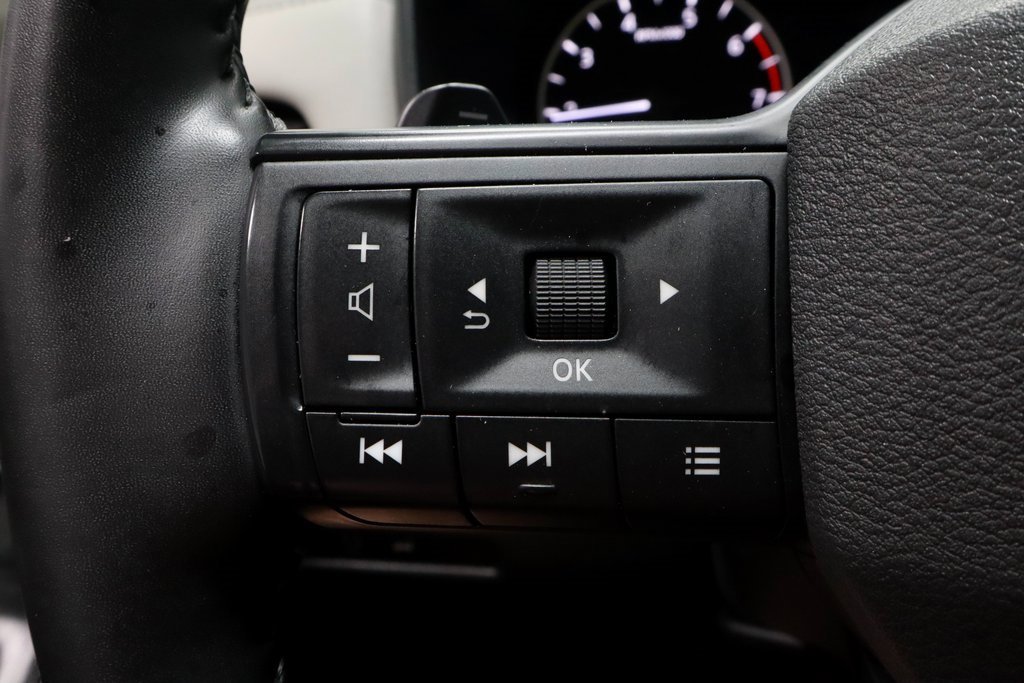 Certified 2025 Nissan Rogue SV image 27