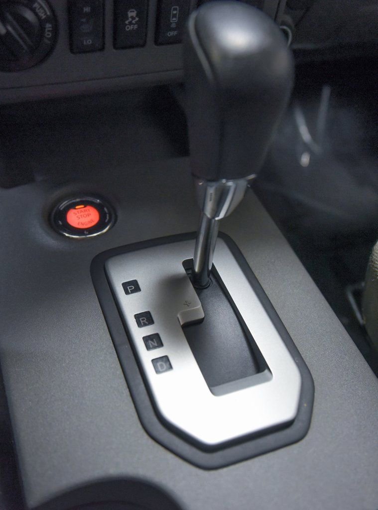 Used 2021 Nissan Frontier SV w/ Midnight Edition Floor Mats AWD/4WD image 25