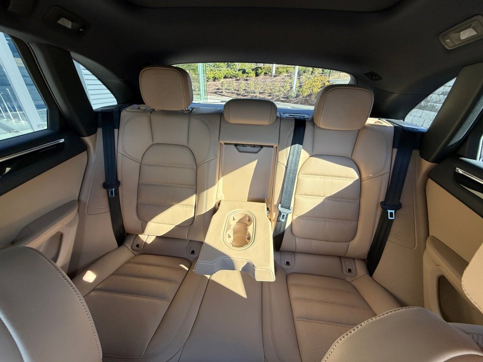 New 2026 Porsche Macan image 24