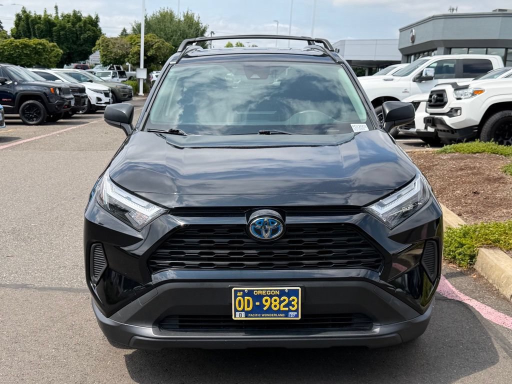 Used 2023 Toyota RAV4 LE AWD/4WD image 3