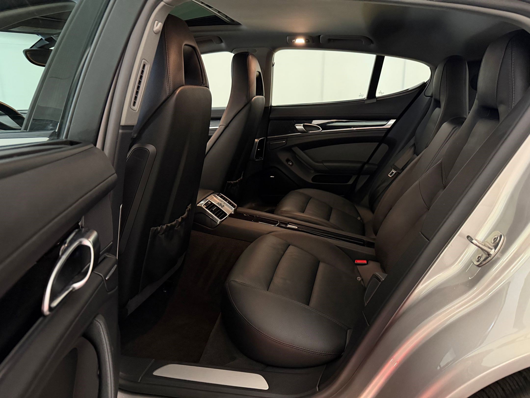 Used 2012 Porsche Panamera 4 image 15