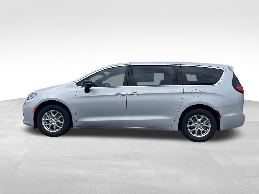 New 2026 Chrysler Pacifica Select image 8