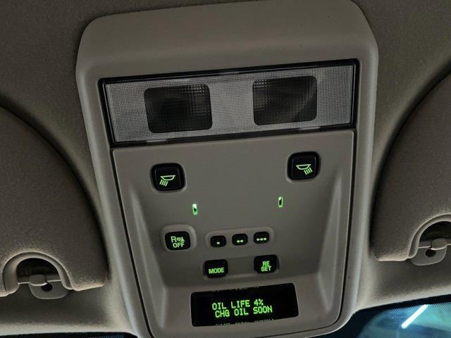 Used 2005 Lincoln Town Car Signature Limited image 32