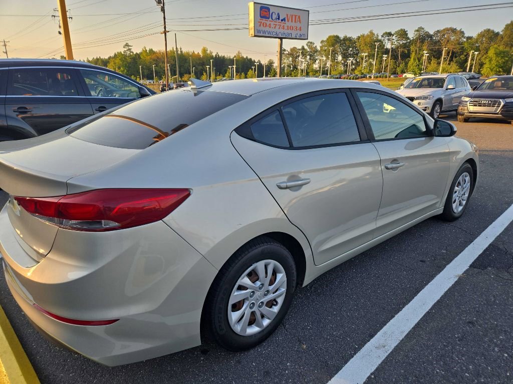 Used 2017 Hyundai Elantra SE image 7