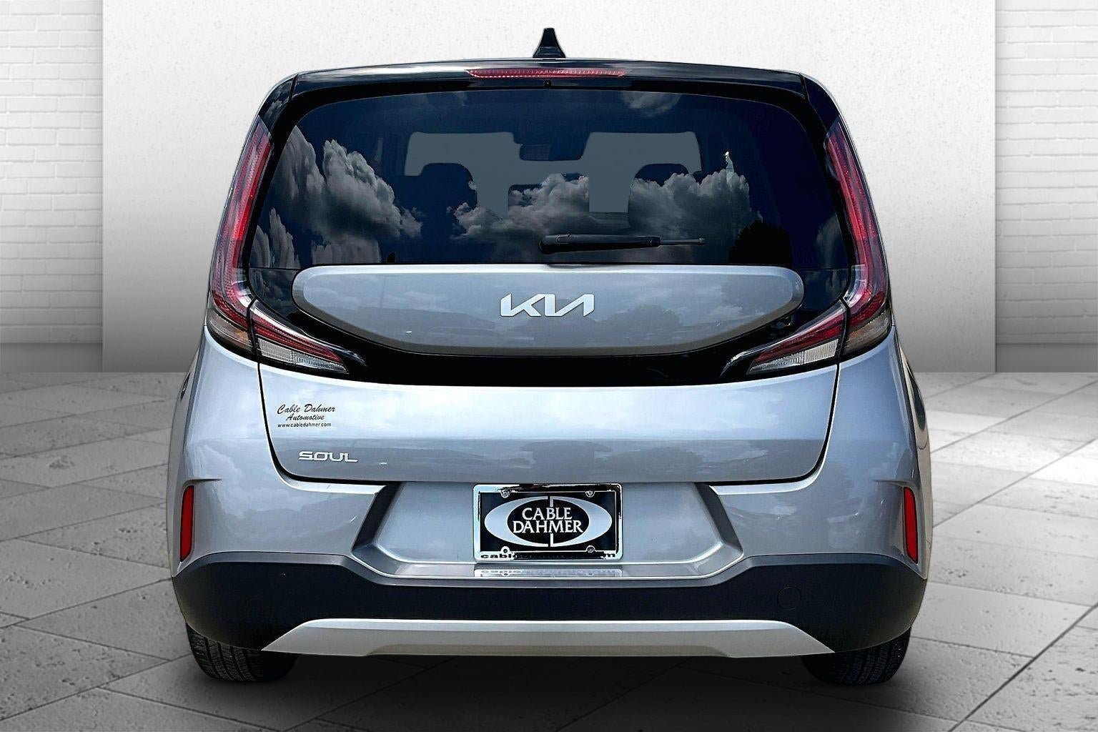 Used 2025 Kia Soul LX w/ LX Technology Package FWD image 6