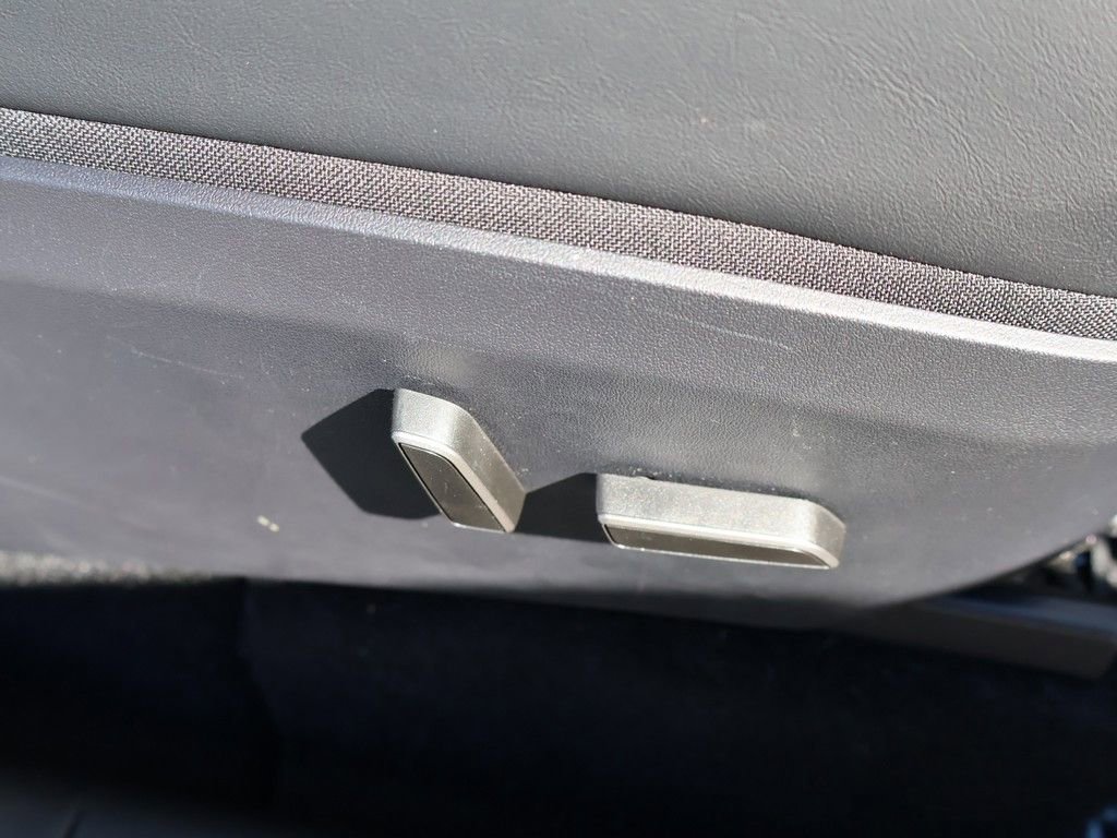 Used 2025 Tesla Model Y Long Range image 34