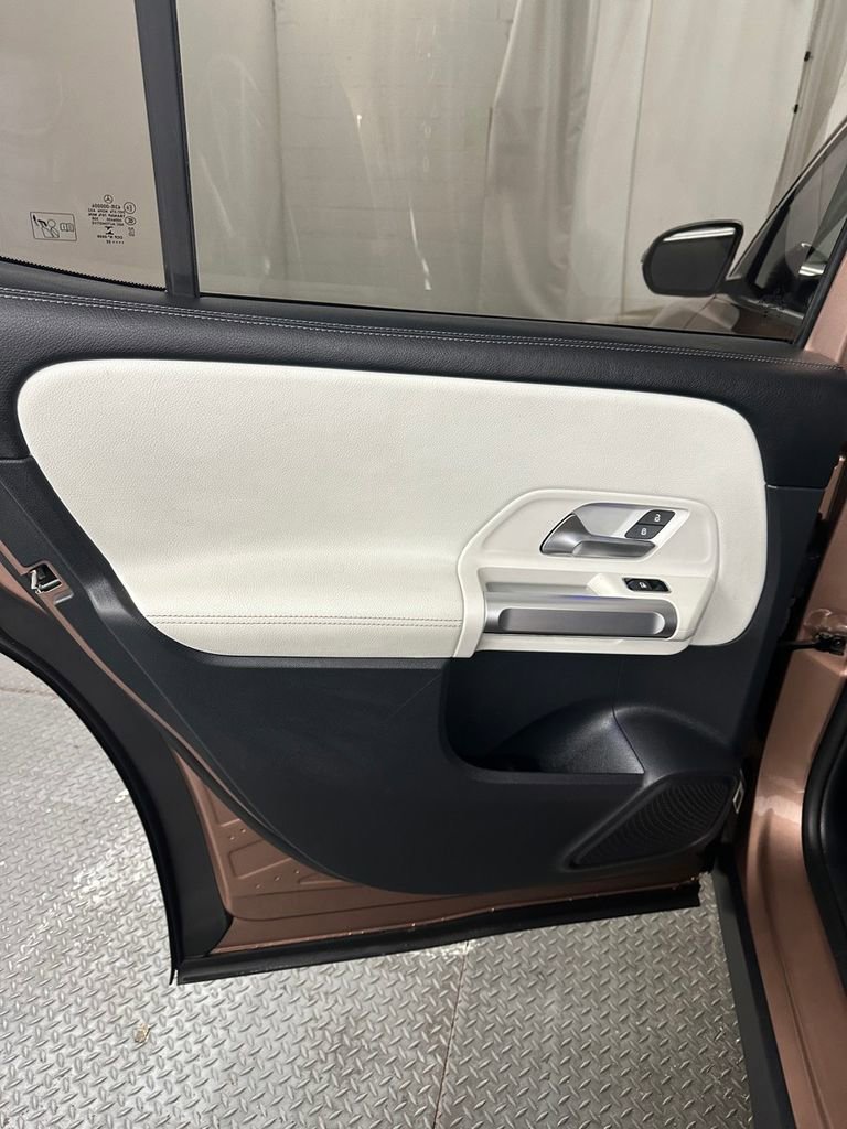 Used 2022 Mercedes-Benz GLB 35 AMG 4MATIC image 21