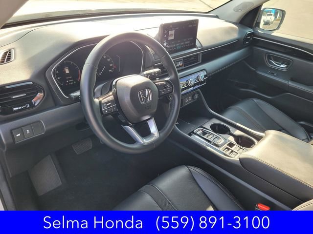Used 2025 Honda Pilot Touring image 7