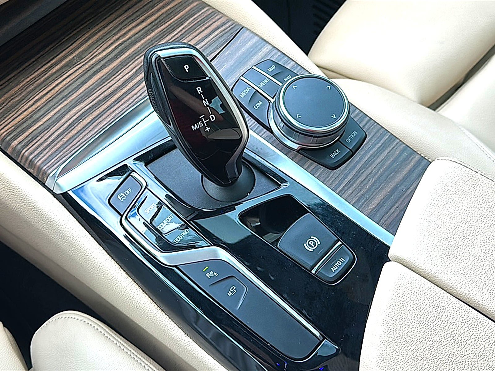 Used 2019 BMW 530i w/ Convenience Package RWD image 38