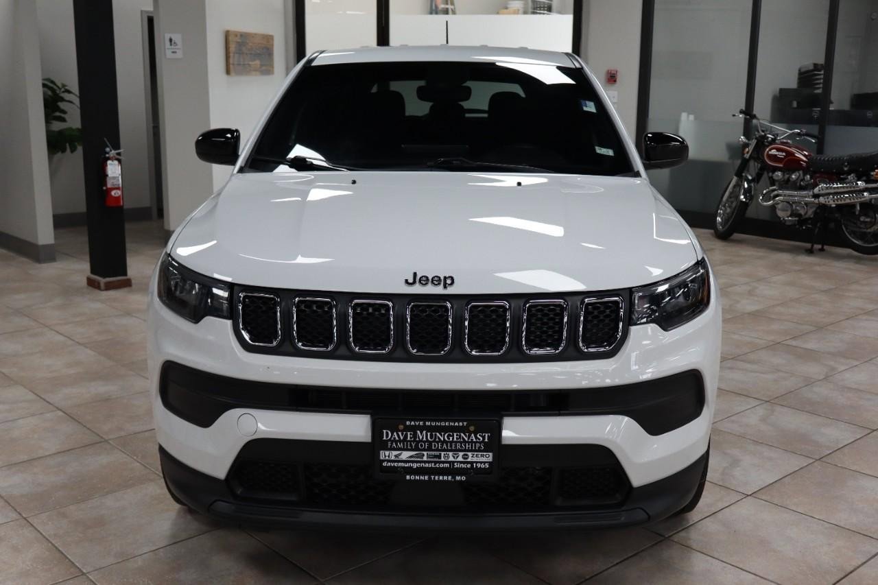Used 2023 Jeep Compass Sport image 8