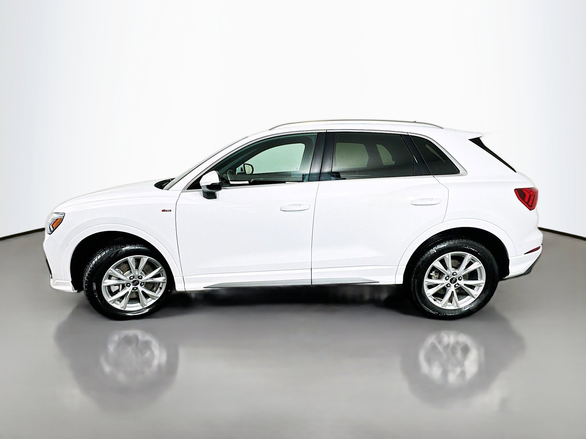 Used 2025 Audi Q3 2.0T Premium image 4