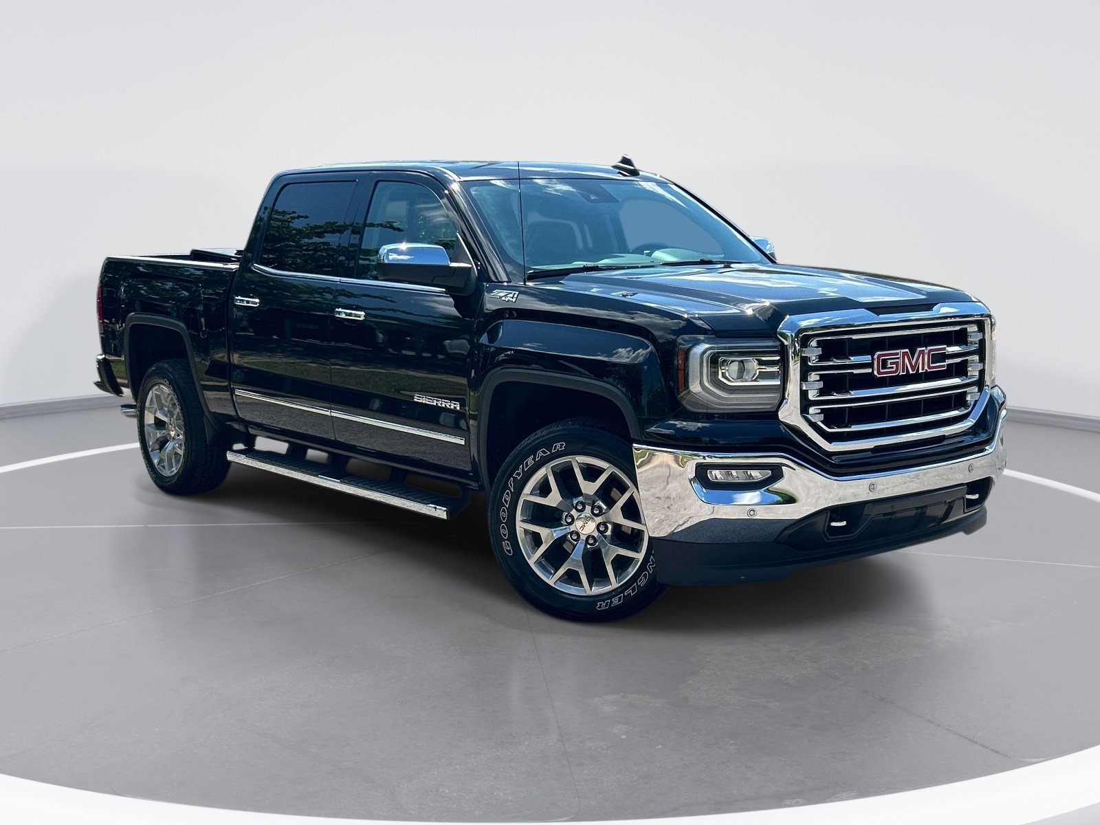 Used 2018 GMC Sierra 1500 SLT AWD/4WD image 2