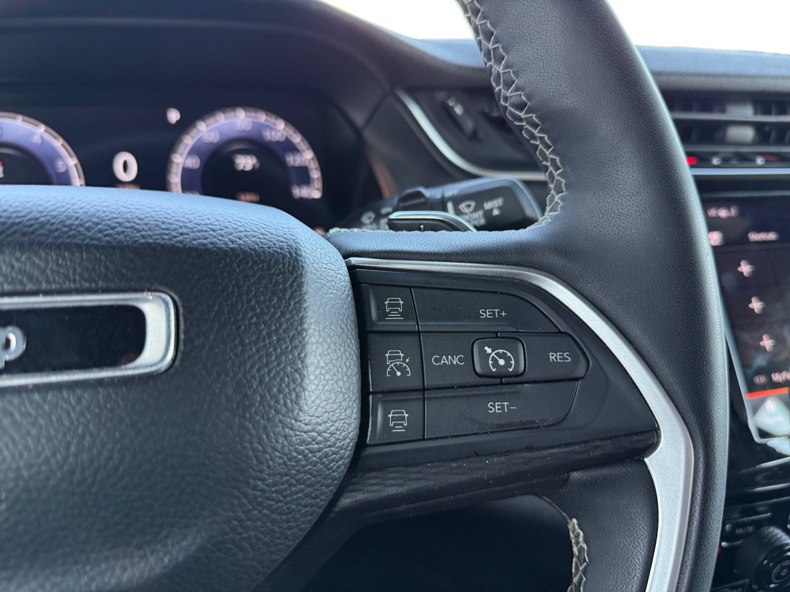 Used 2024 Jeep Grand Cherokee Altitude AWD/4WD image 15