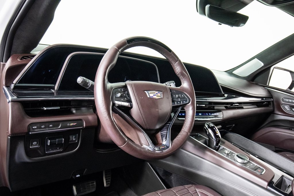 Used 2023 Cadillac Escalade V w/ LPO, ONYX Package image 23