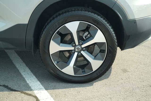 Used 2025 Volvo XC40 B5 Plus AWD/4WD image 45