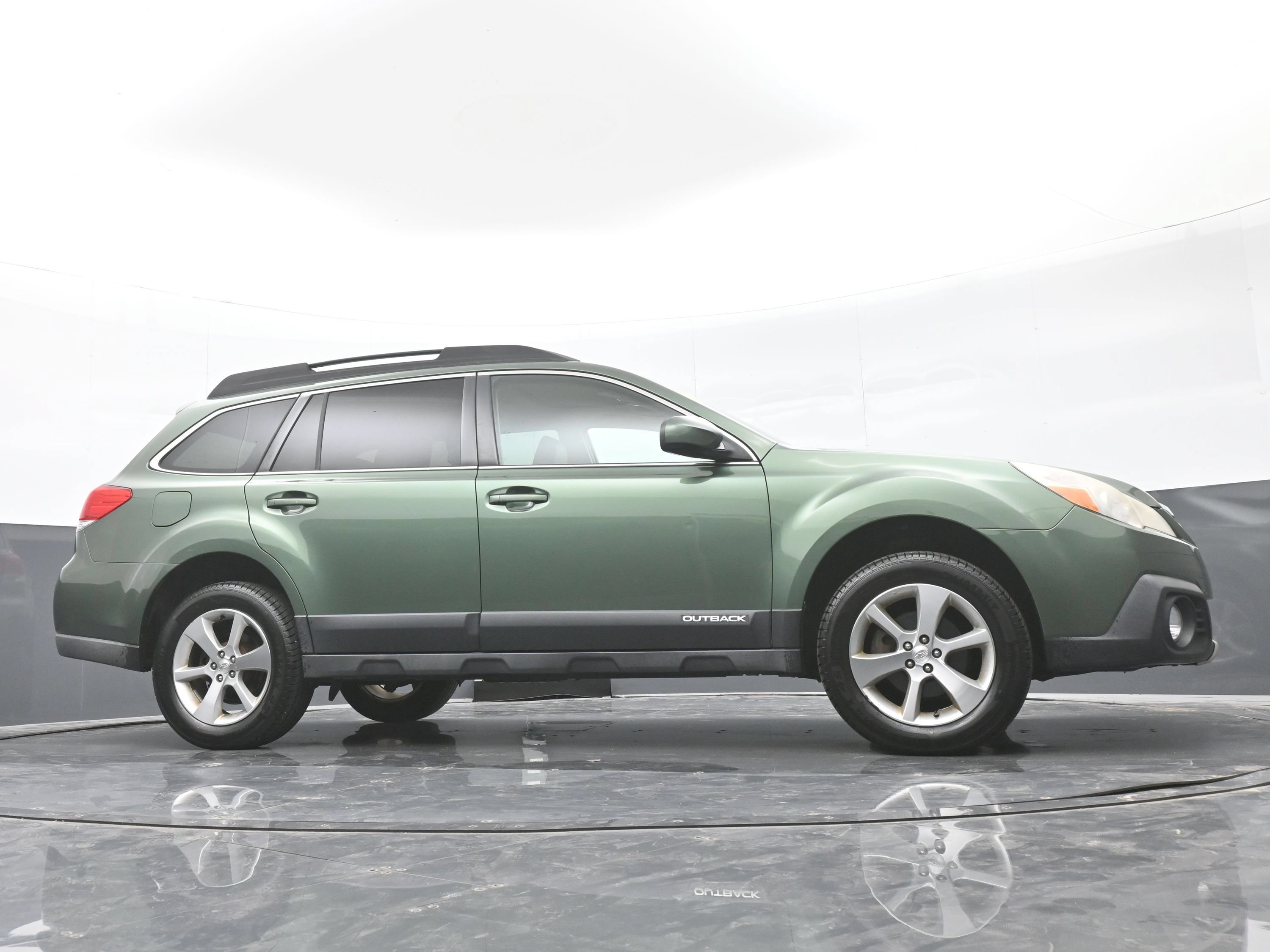 Used 2013 Subaru Outback 2.5i Limited w/ Moonroof Pkg AWD/4WD image 38
