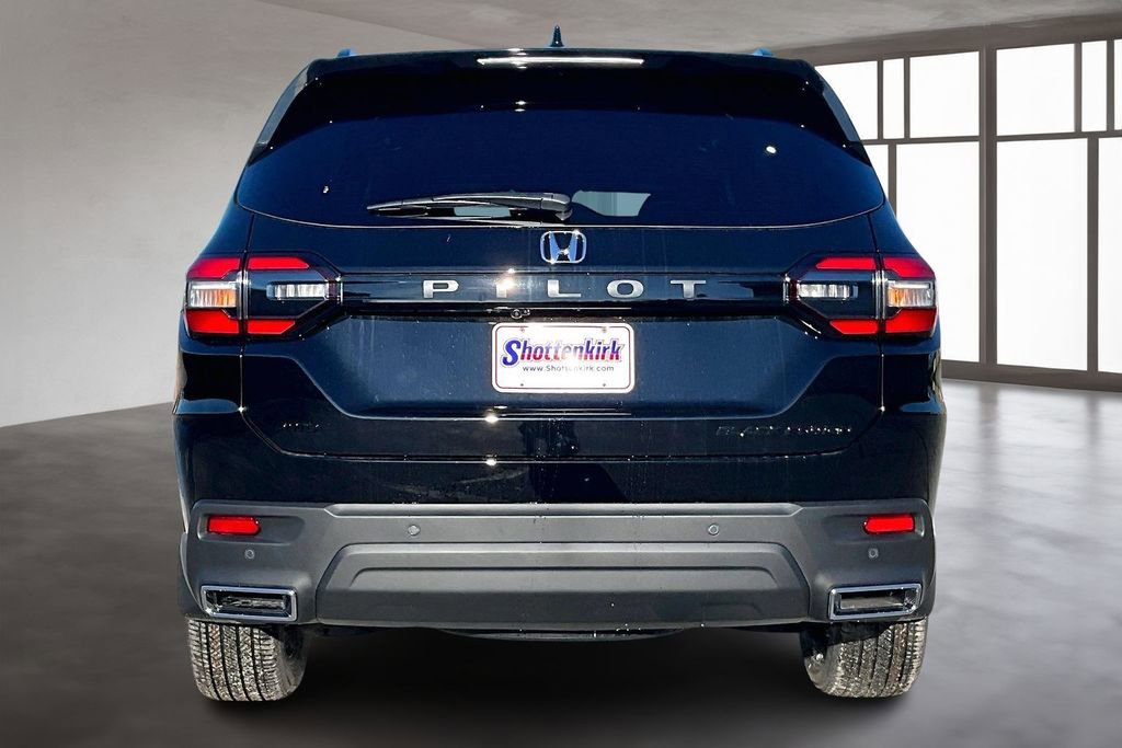 New 2025 Honda Pilot Black Edition image 4