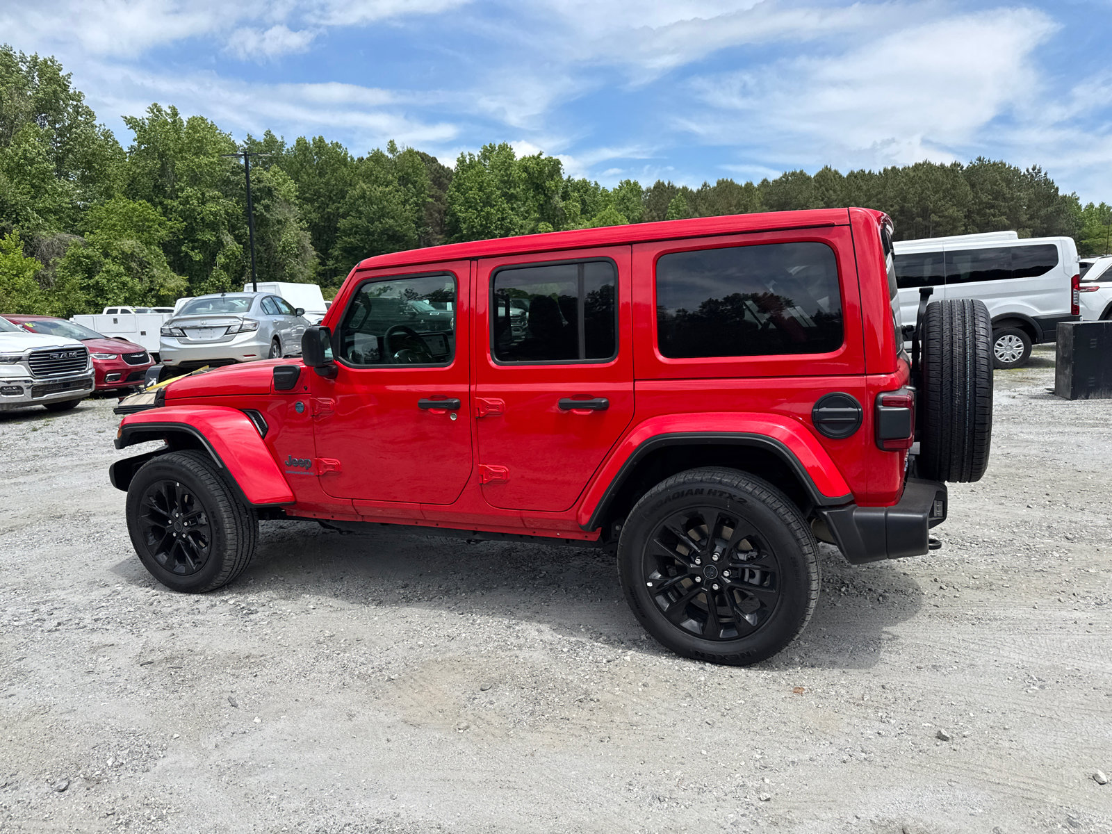 Used 2025 Jeep Wrangler Unlimited Sahara w/ Safety Group AWD/4WD image 11