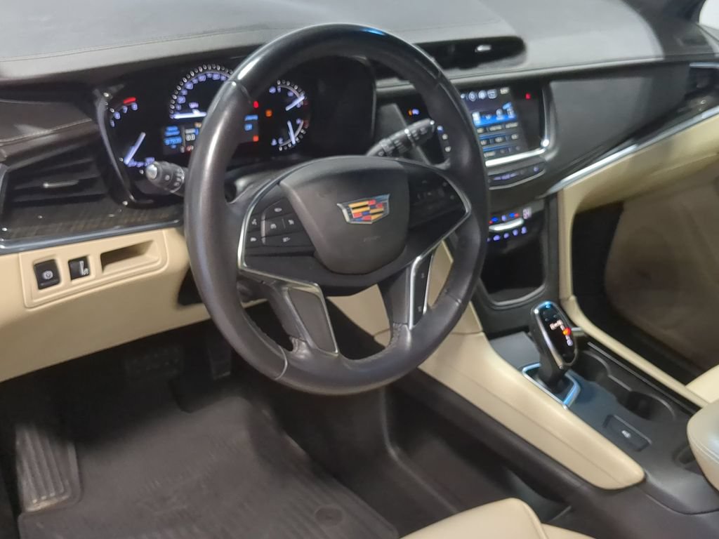 Used 2018 Cadillac XT5 FWD w/ LPO, Wheel Lock Package image 12