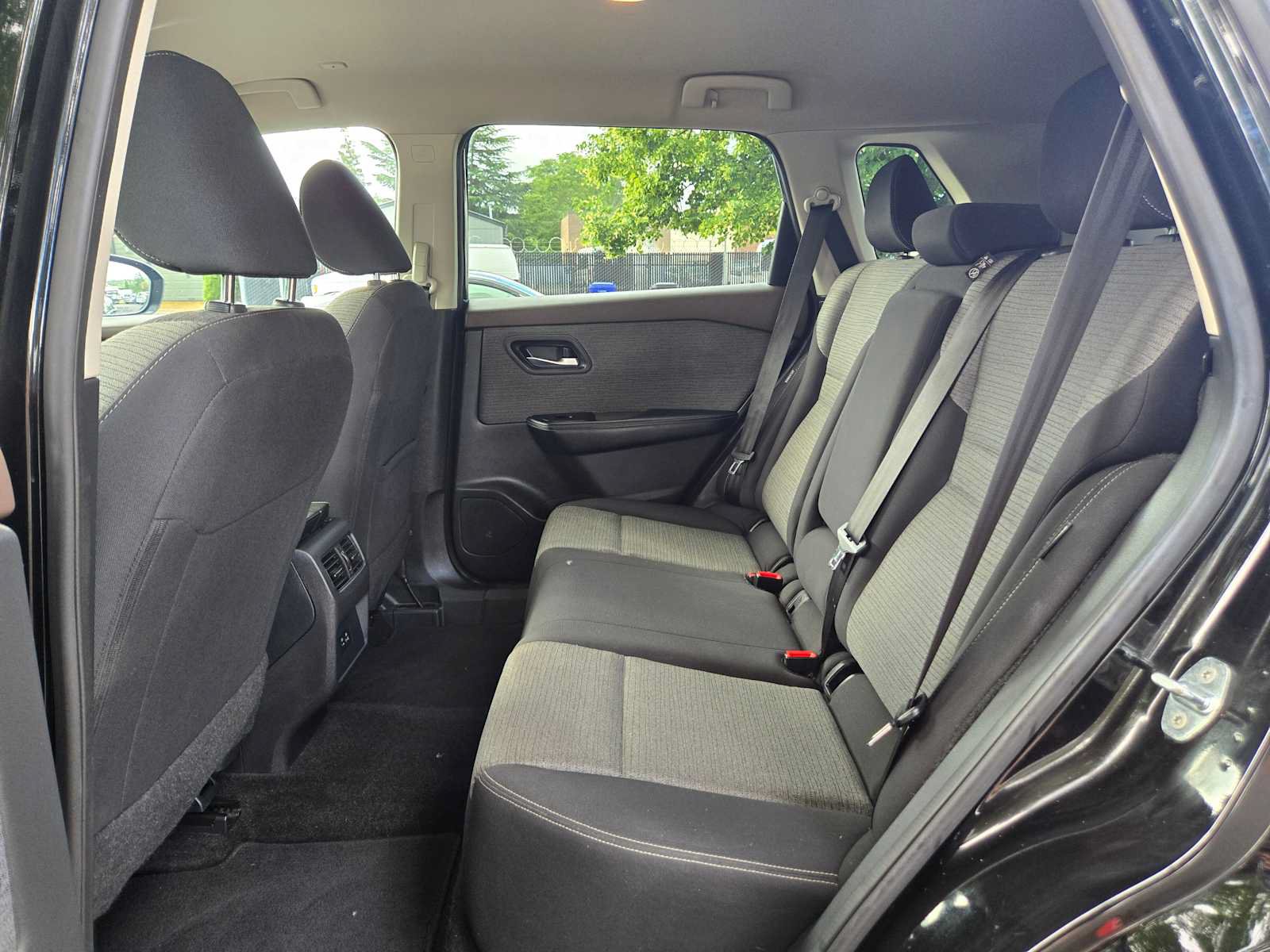 Used 2023 Nissan Rogue SV FWD image 15