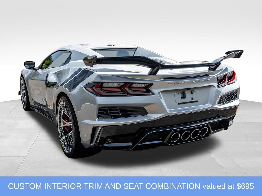 Used 2023 Chevrolet Corvette Z06 w/ Z07 Performance Package RWD image 11