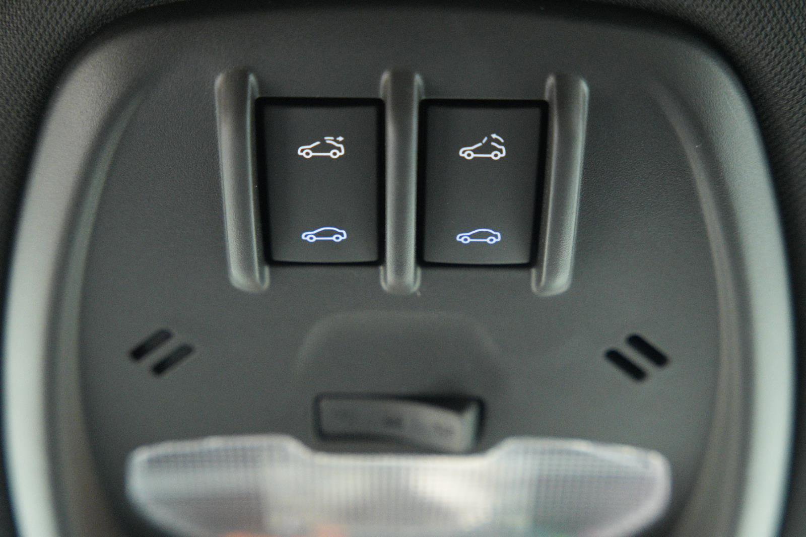 Used 2024 Chevrolet Trax RS w/ Sunroof Package FWD image 40