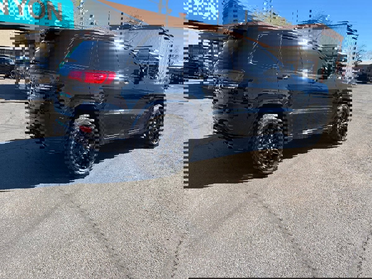 Used 2018 Jeep Grand Cherokee Altitude image 4