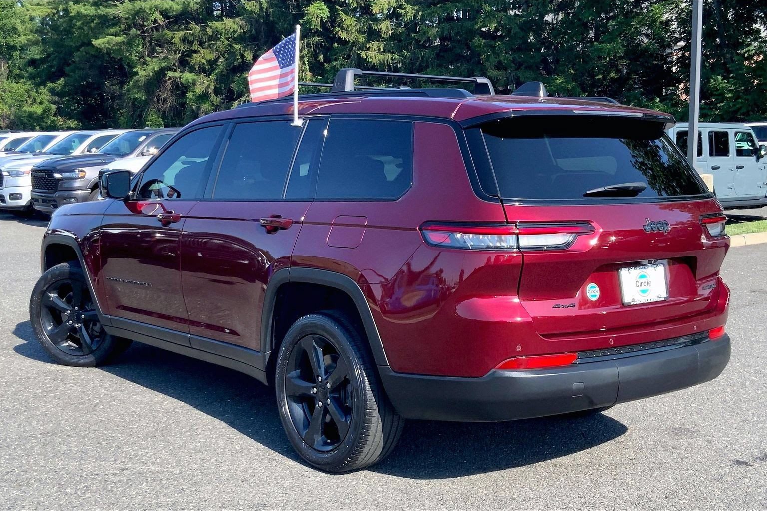Certified 2023 Jeep Grand Cherokee L Limited w/ Black Appearance Package AWD/4WD image 11