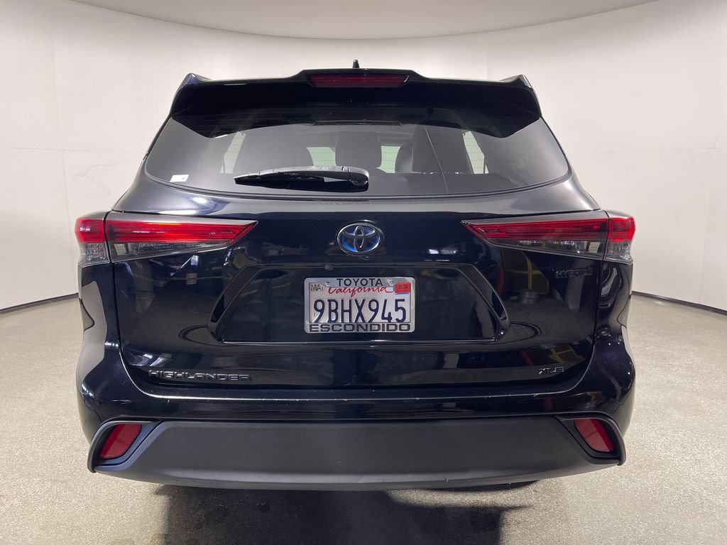 Used 2022 Toyota Highlander XLE AWD/4WD image 4